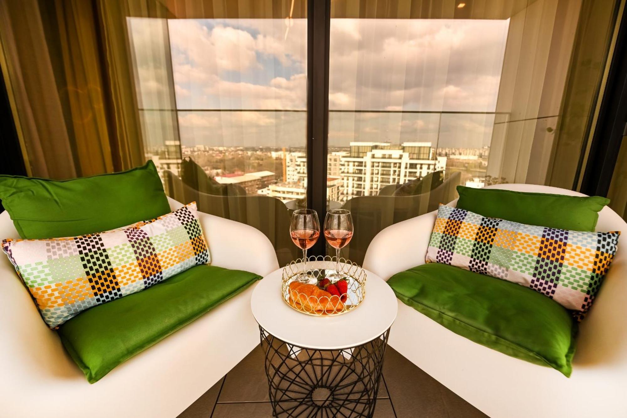 One Verdi Park Exclusive Apartments - Panoramic View & Private Parking Bucarest Exterior foto