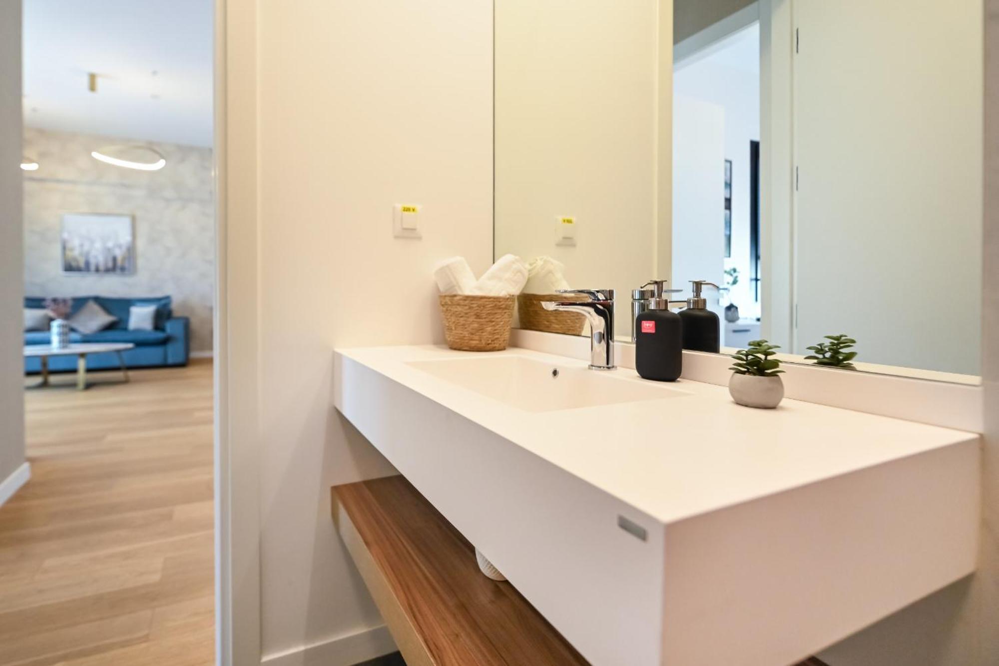 One Verdi Park Exclusive Apartments - Panoramic View & Private Parking Bucarest Habitación foto
