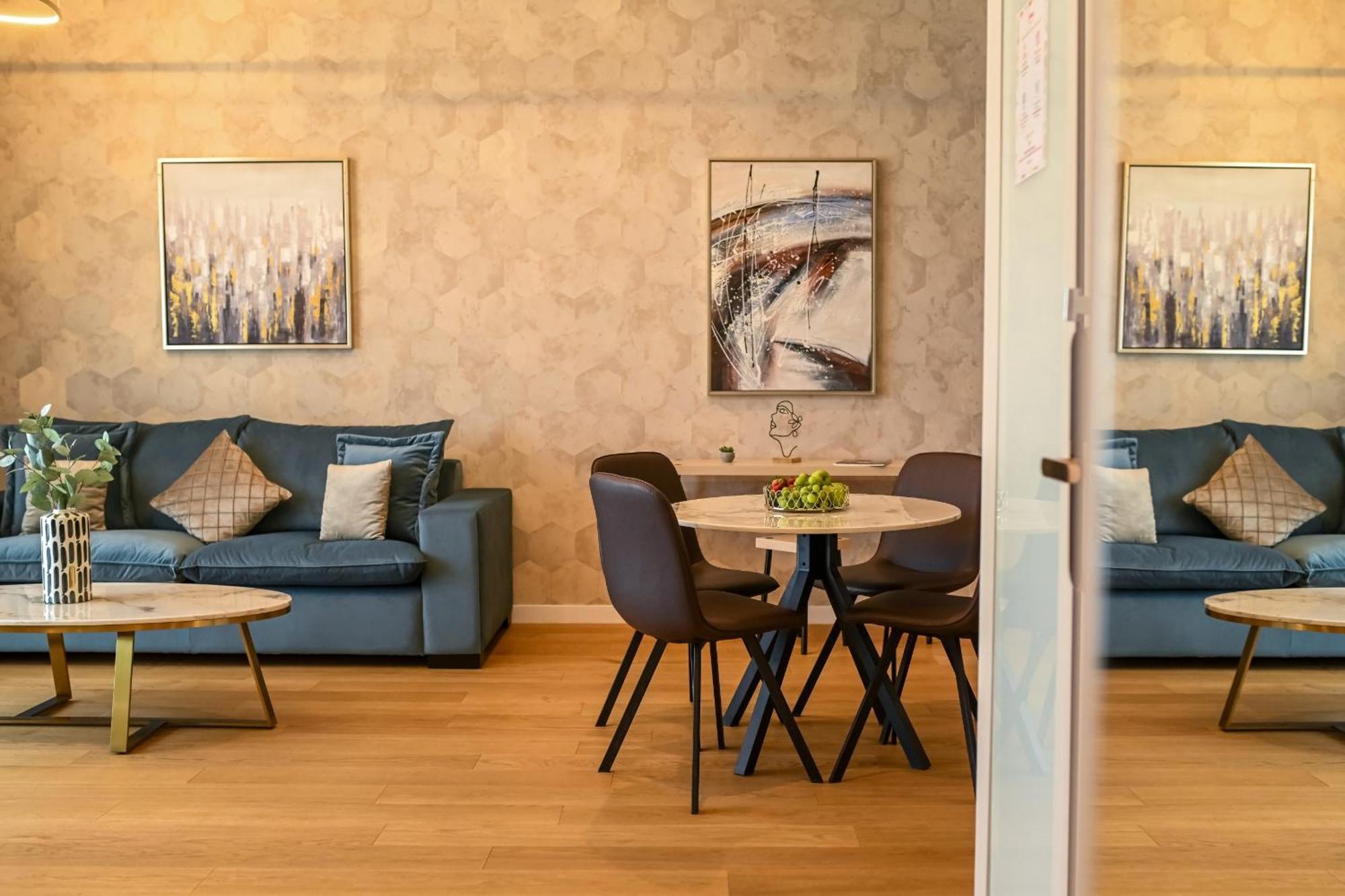One Verdi Park Exclusive Apartments - Panoramic View & Private Parking Bucarest Habitación foto
