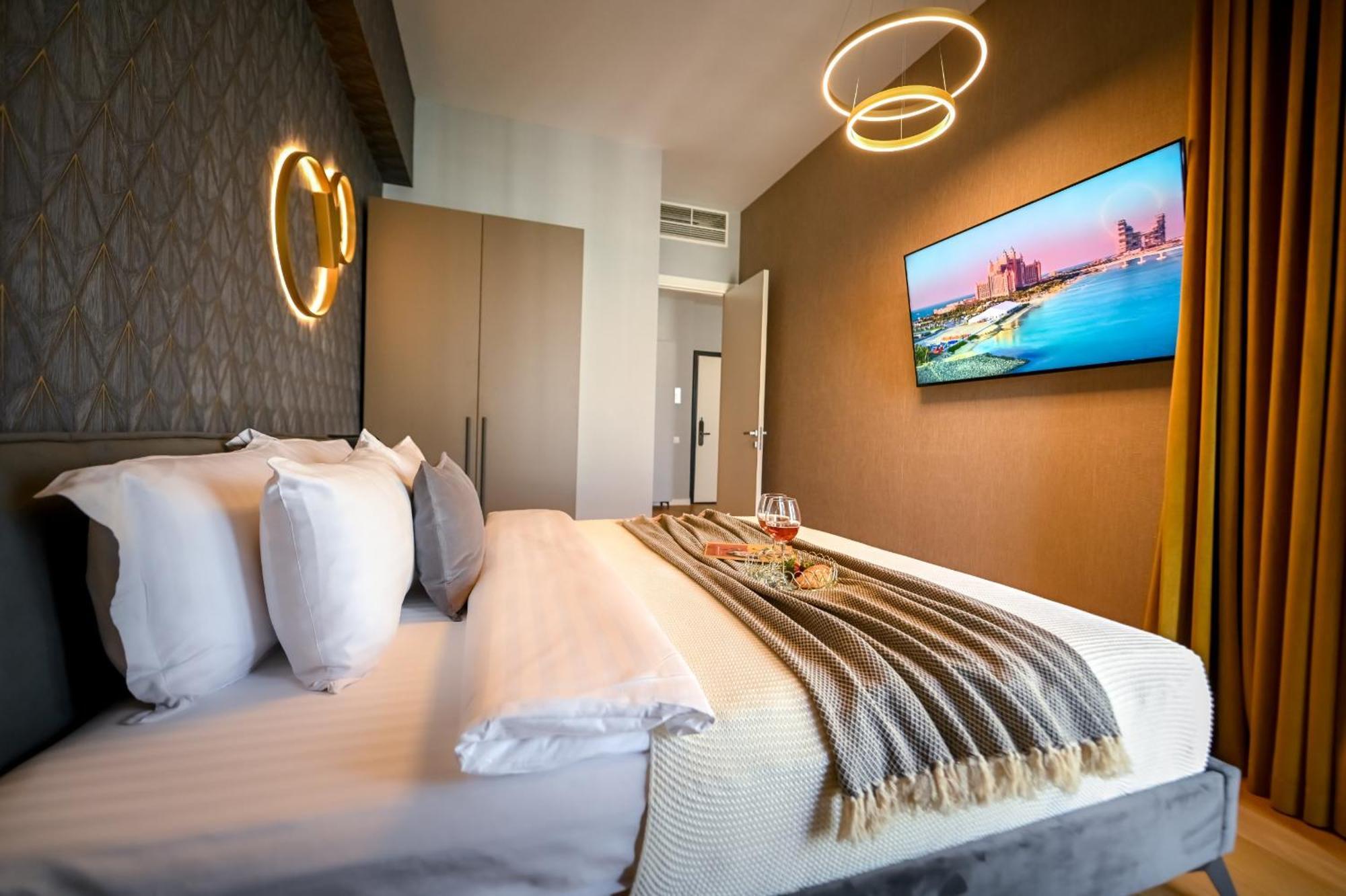 One Verdi Park Exclusive Apartments - Panoramic View & Private Parking Bucarest Habitación foto
