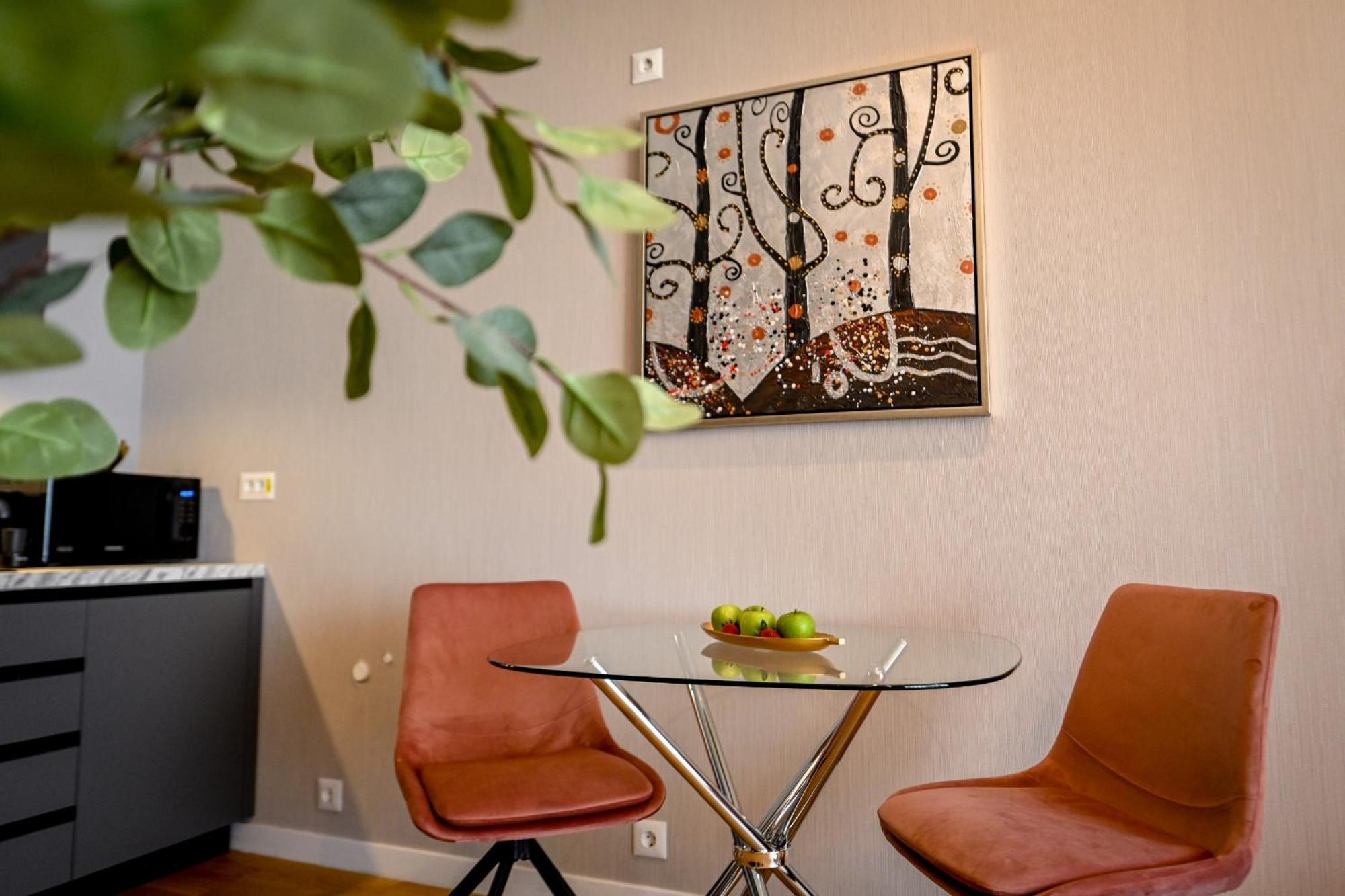 One Verdi Park Exclusive Apartments - Panoramic View & Private Parking Bucarest Habitación foto
